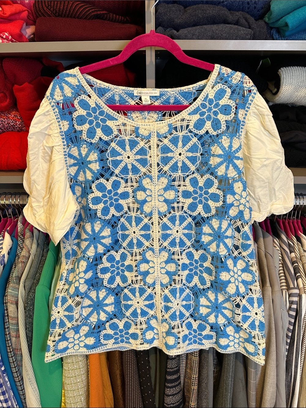Cato cream/blue short puff sleeve crocheted top size XL